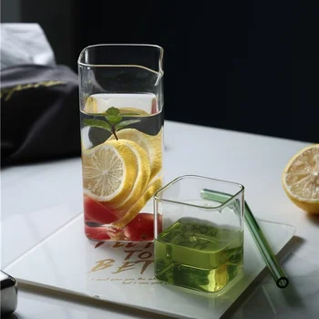 Nordic námestie sklenený pohár vody, domáce raňajky pohár mlieka, ins vietor priehľadný sklenený pohár, tvorivé nápojov pohár šťavy
