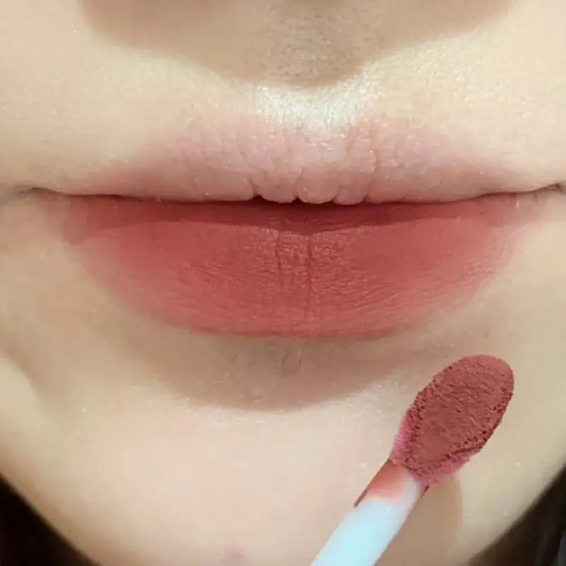 Hodvábny Zamat Lip Glaze Hydratačný Rúž, Ľahké A Mäkké Lesk Na Pery High Color Rendering Lip Glaze Bohaté Farby Lip Glaze