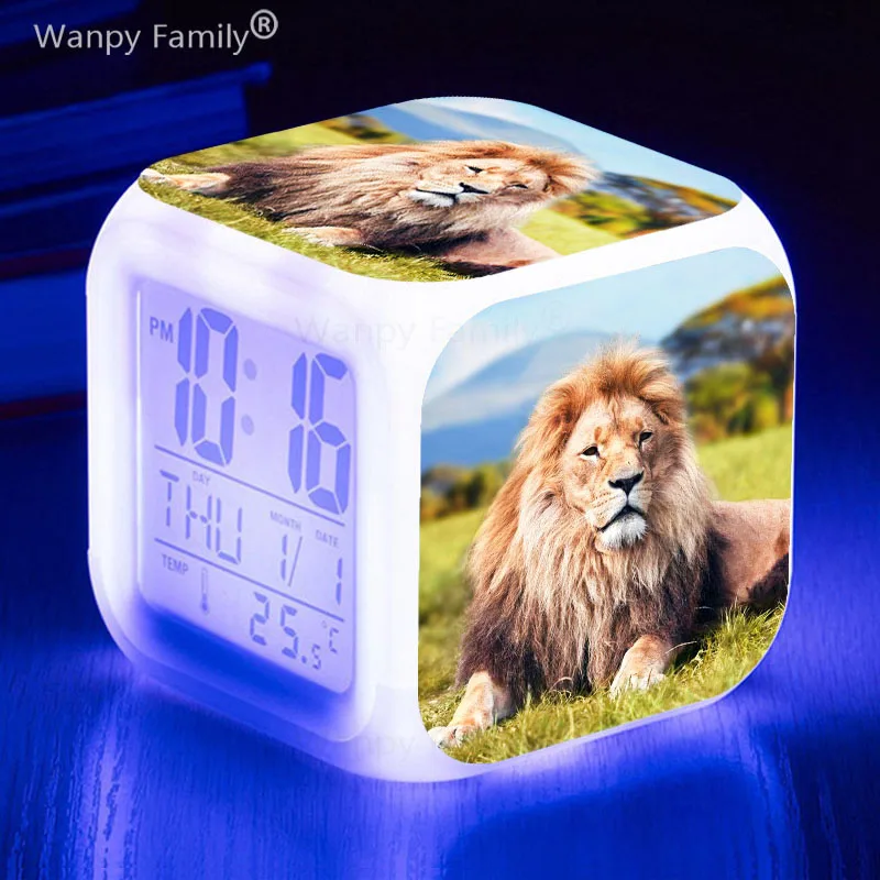 Lion King 7 Farbu Meniace LED Digitálny Budík Deti Darčeky Študent Spálne Prebudiť Časovač Prenosný písací Stôl Hodiny S Teplotou